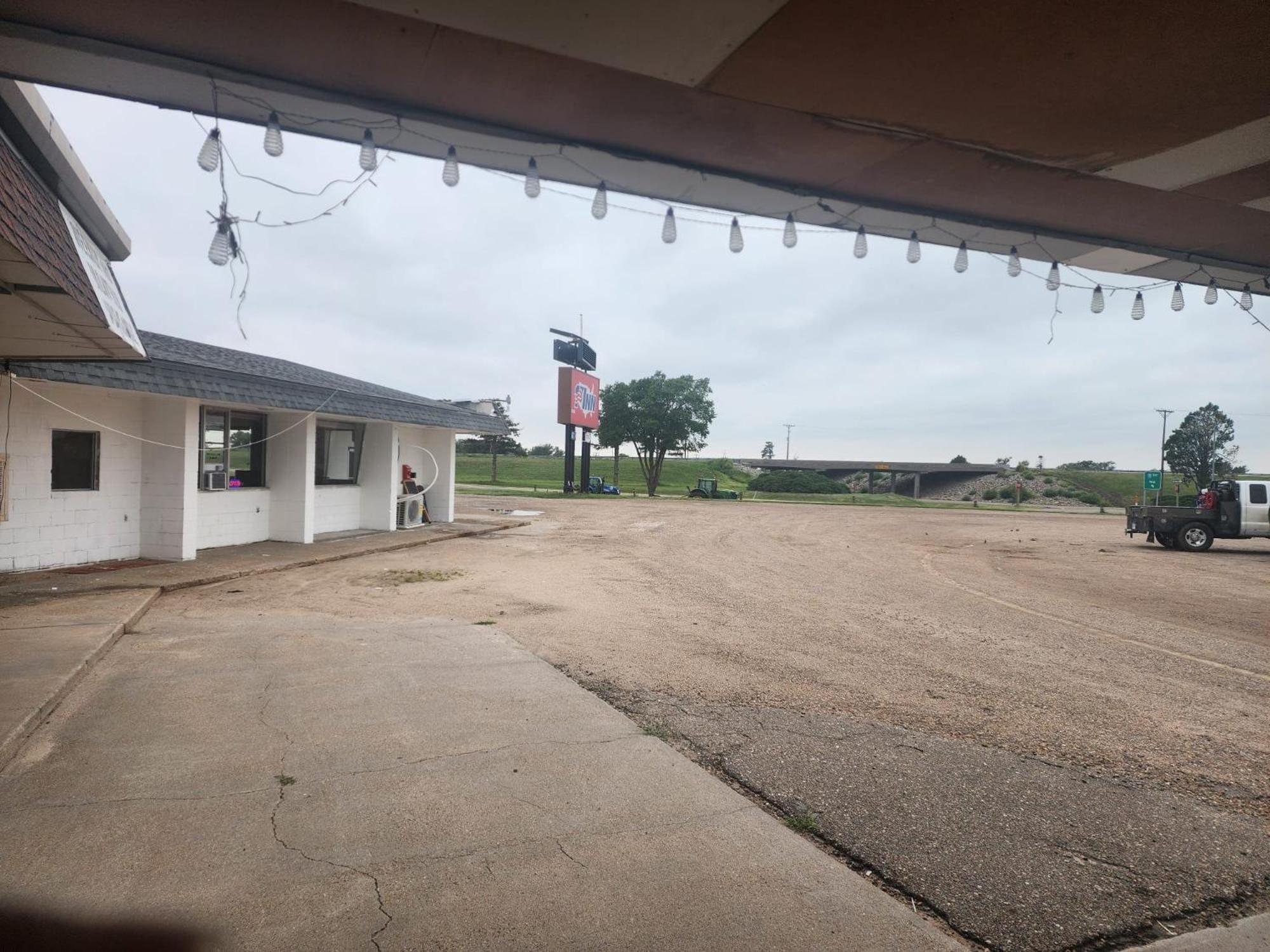 1St Inn By Oyo Quinter Hwy 70 Ks Extérieur photo