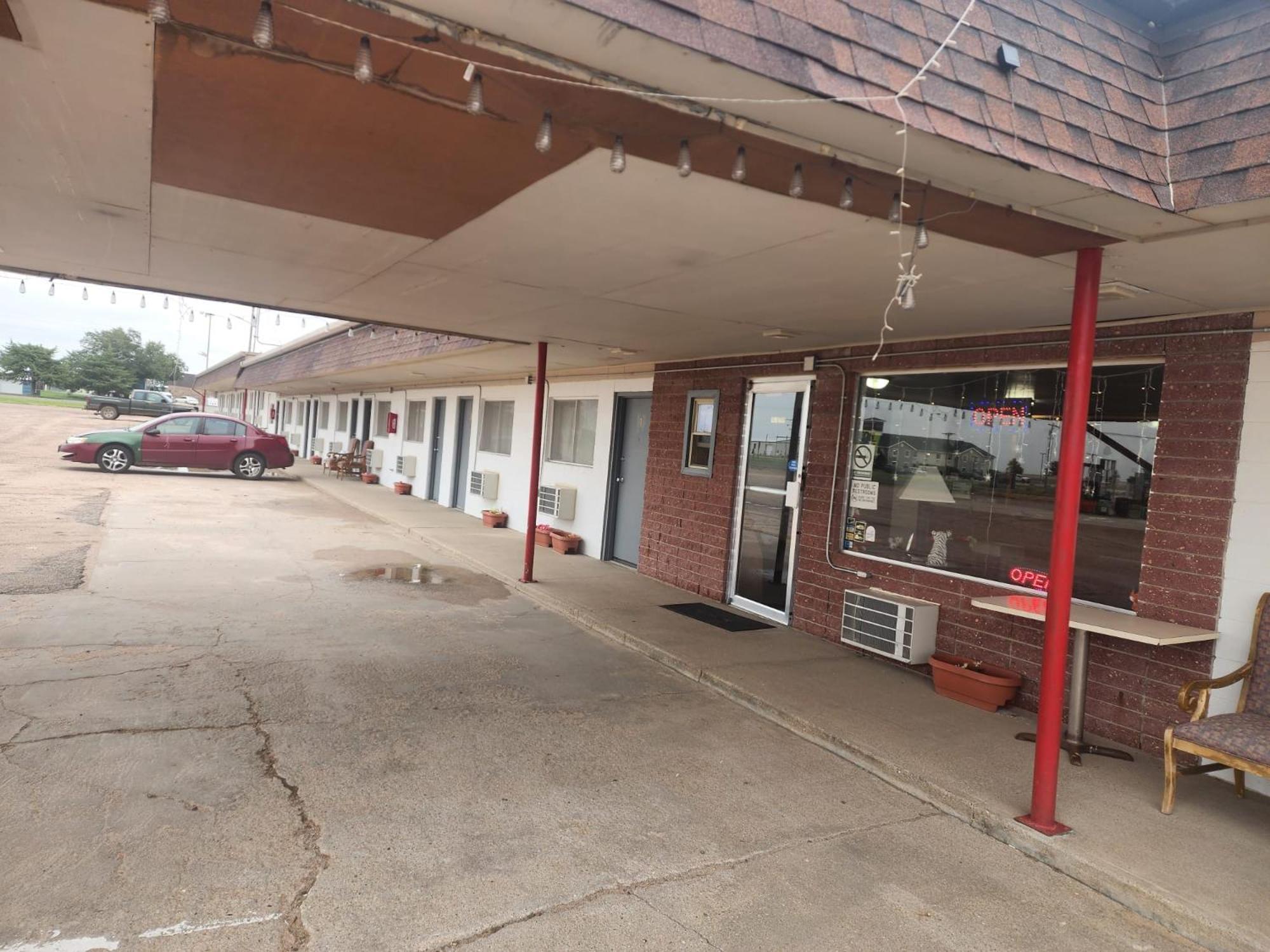 1St Inn By Oyo Quinter Hwy 70 Ks Extérieur photo